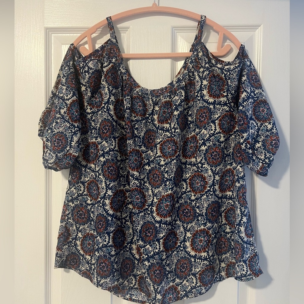 Le Lis Cold Shoulder Top